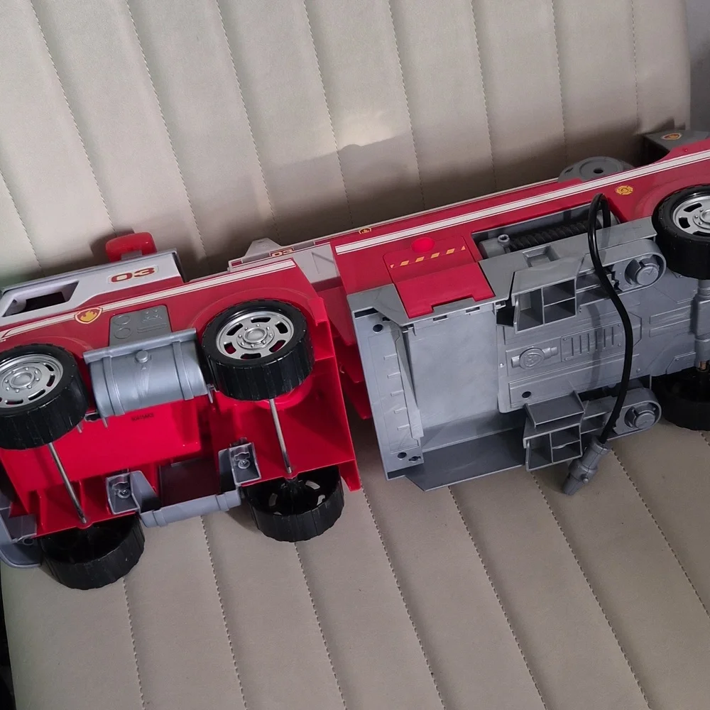 Paw Patrol Marshall Red Kids Fire Truck Toy with Extendable Ladder